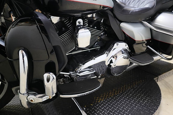 Harley-Davidson Electra Glide Ultra Limited 12 of 19