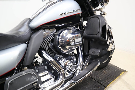 Harley-Davidson Electra Glide Ultra Limited 3 of 19