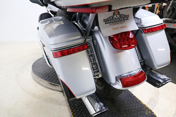 Harley-Davidson Electra Glide Ultra Limited 8 of 19