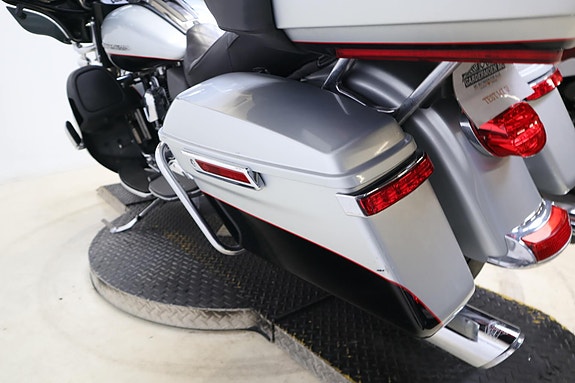 Harley-Davidson Electra Glide Ultra Limited 9 of 19