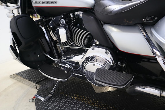 Harley-Davidson Electra Glide Ultra Limited 10 of 19