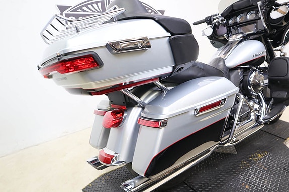 Harley-Davidson Electra Glide Ultra Limited 6 of 19