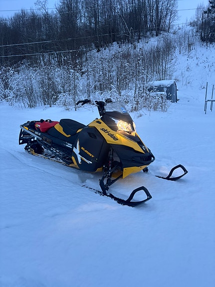 Ski-doo Summit X 800R 2 of 30
