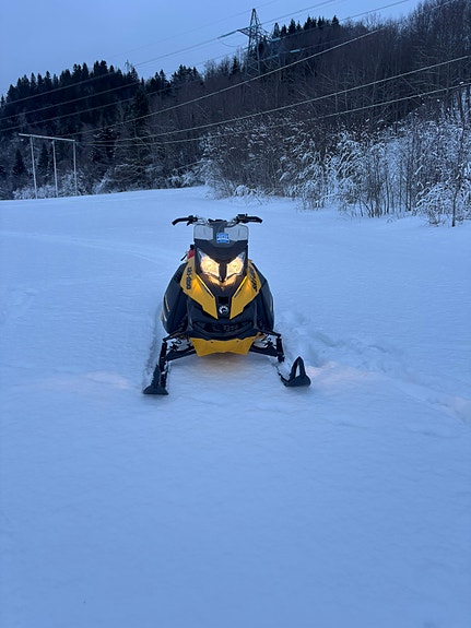 Ski-doo Summit X 800R 4 of 30
