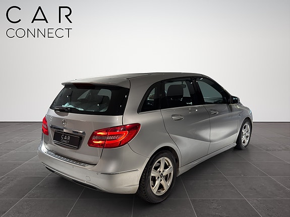 Mercedes-Benz B180 5 of 5