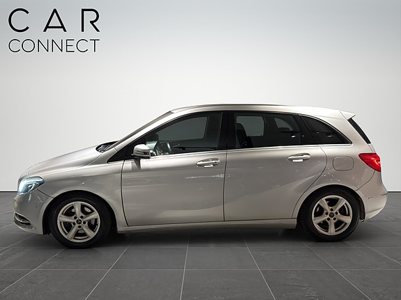 Mercedes-Benz B180 4 of 5