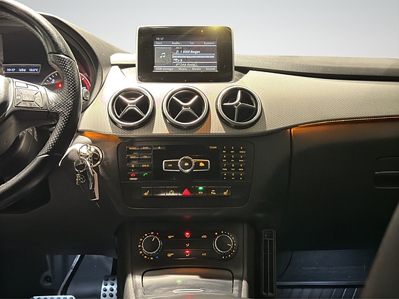 Mercedes-Benz B180 13 of 20