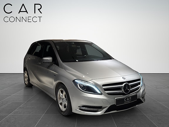 Mercedes-Benz B180 3 of 5
