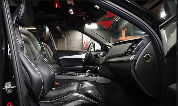 Volvo XC90 16 of 30
