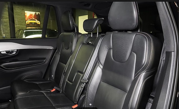 Volvo XC90 13 of 30