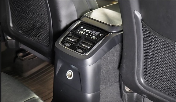 Volvo XC90 12 of 30