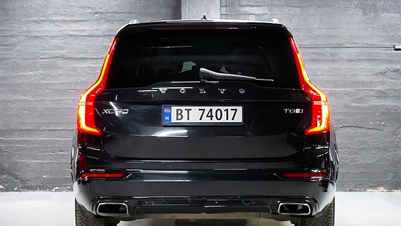 Volvo XC90 2 of 30