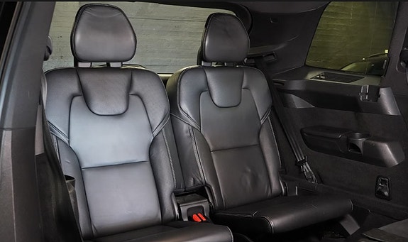 Volvo XC90 11 of 30