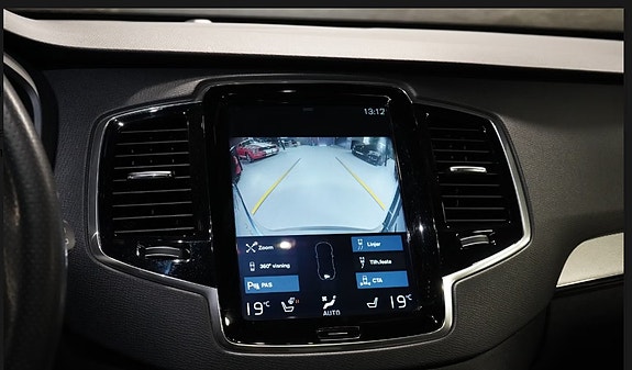 Volvo XC90 23 of 30