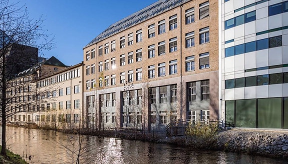 Fasade mot Akerselva