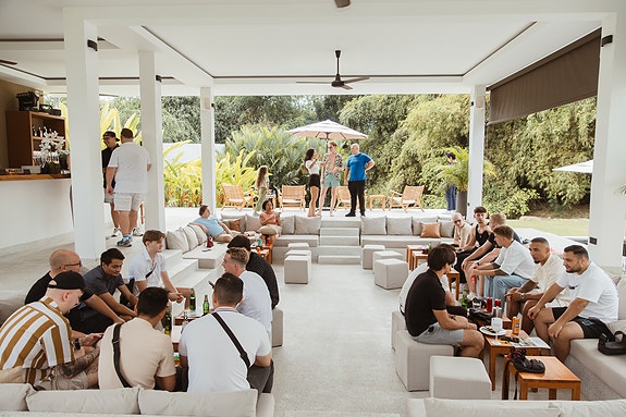 God stemning på en av våre sosiale teamturer i Thailand