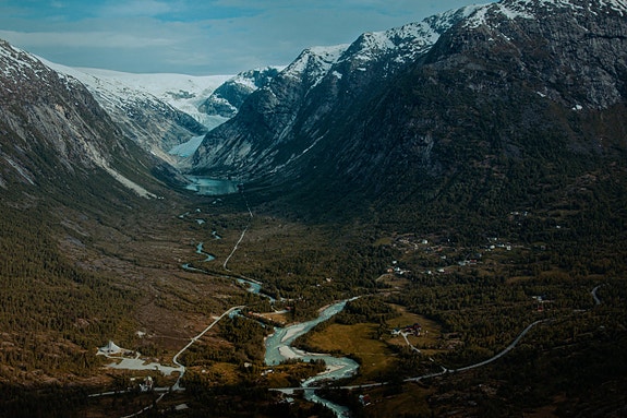 Store natur-severdigheter i umiddelbar nærhet. Her med Nigardsbreen