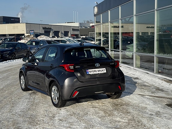Toyota Yaris 3 of 5
