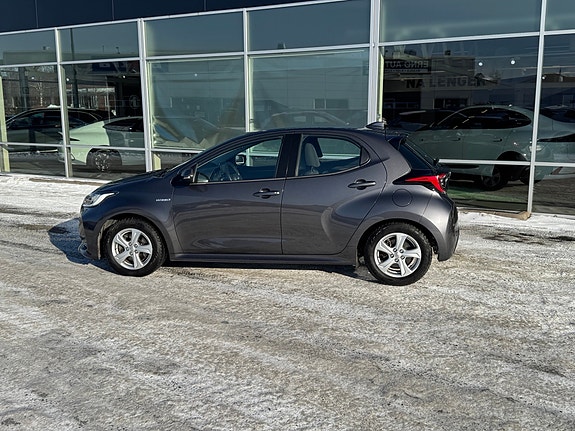 Toyota Yaris 2 of 5