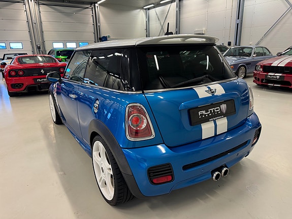 MINI Cooper S 4 of 5