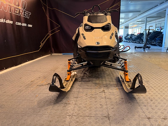 Ski-doo Summit Edge 850 E-TEC 2 of 5