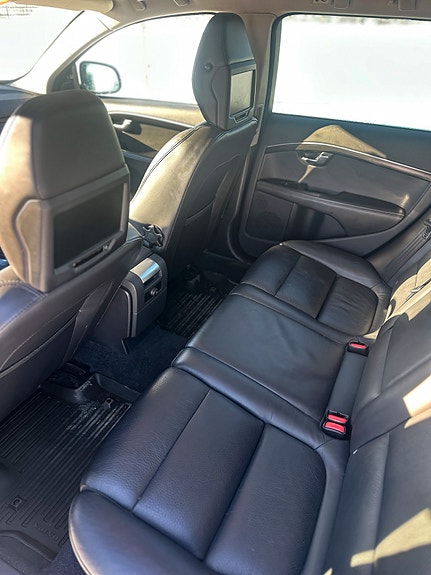 Volvo V70 3 of 29