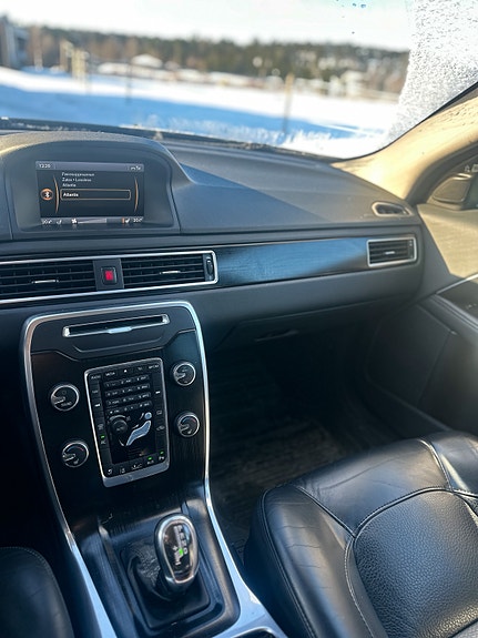 Volvo V70 2 of 29