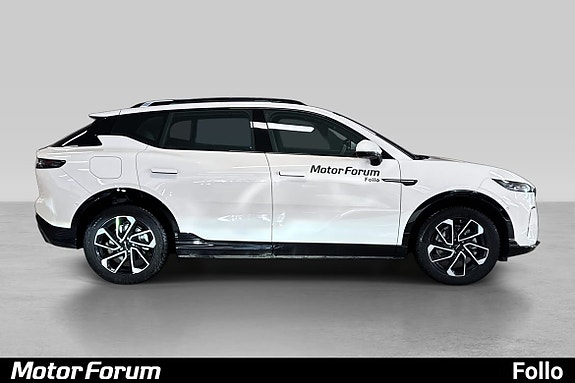 Sportslige felger og slank sideprofil for urbant uttrykk.