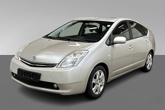 Toyota Prius 5 of 5
