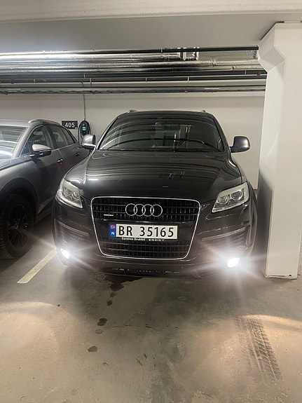 Audi Q7 2 of 25