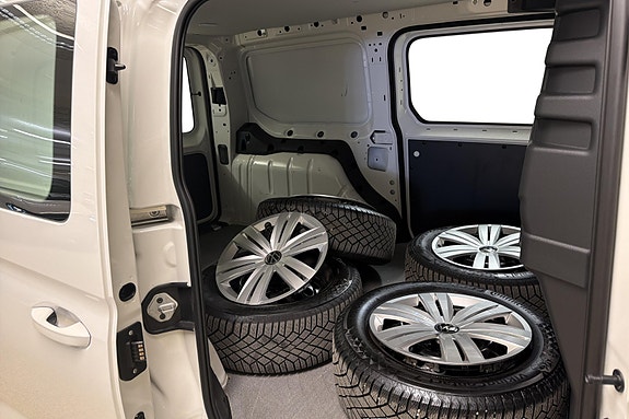 Volkswagen Caddy Maxi 21 of 23