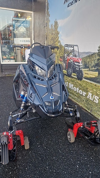Polaris 9R RMK Khaos 146 Slash , gode tilbud på snøscooter nå. 10 of 16