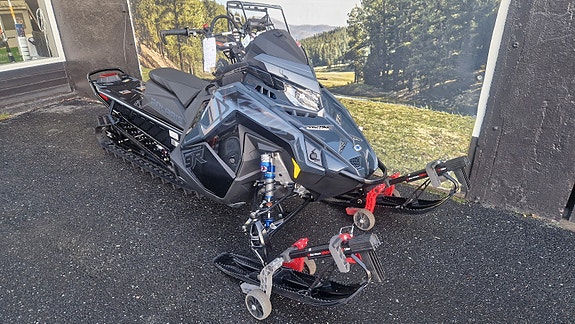 Polaris 9R RMK Khaos 146 Slash , gode tilbud på snøscooter nå. 2 of 16