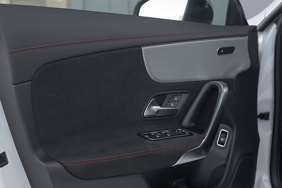 Mercedes-Benz CLA250 e 15 of 30