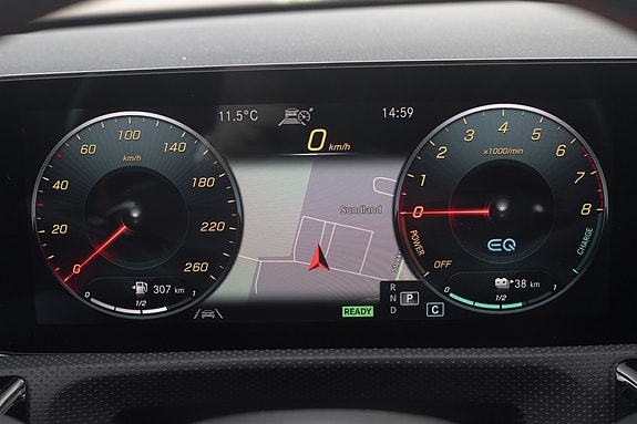 Mercedes-Benz CLA250 e 27 of 30