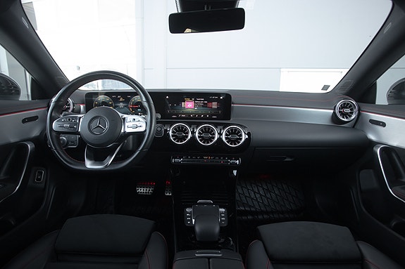 Mercedes-Benz CLA250 e 17 of 30