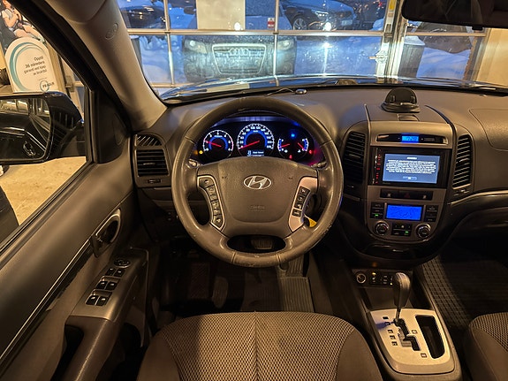 Hyundai Santa Fe 16 of 23