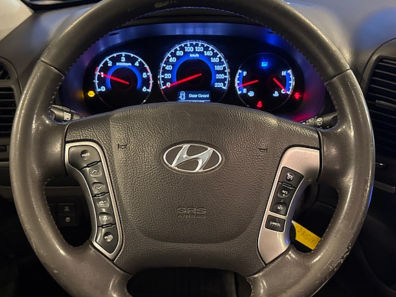 Hyundai Santa Fe 17 of 23