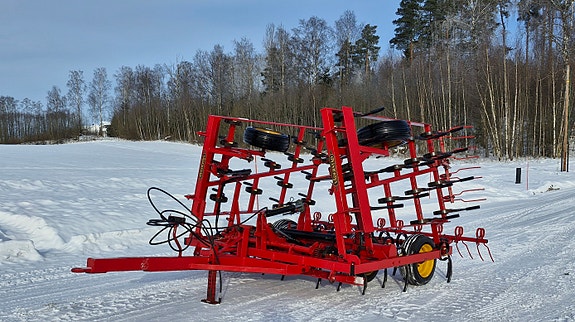 Fin og bra Väderstad NZF 5m. Med nye spisser, etterharv og sloddeplanker
