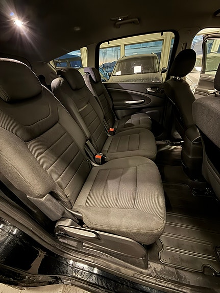 Ford S-MAX 15 of 19