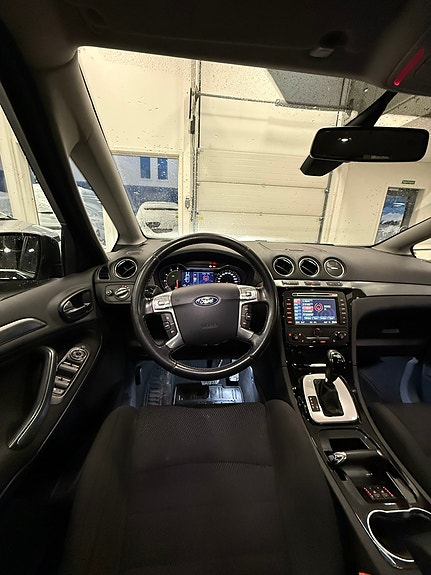 Ford S-MAX 8 of 19