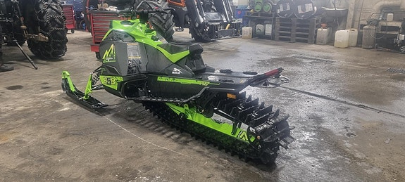 Arctic-cat M858 CATALYST 146" 3 of 6