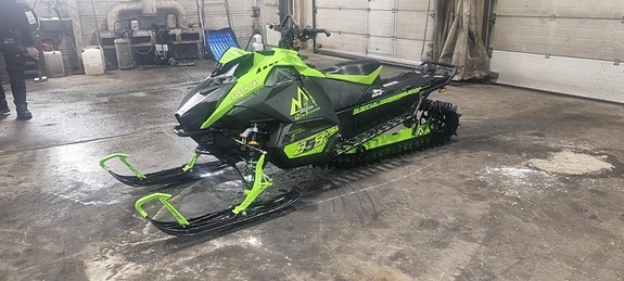 Arctic-cat M858 CATALYST 146" 2 of 6