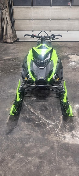 Arctic-cat M858 CATALYST 146" 5 of 6