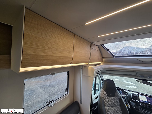 Adria MATRIX PLUS 670 DL 16 of 30