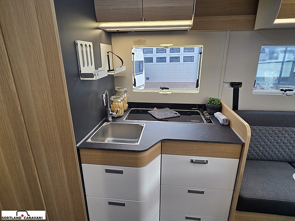 Adria MATRIX PLUS 670 DL 18 of 30