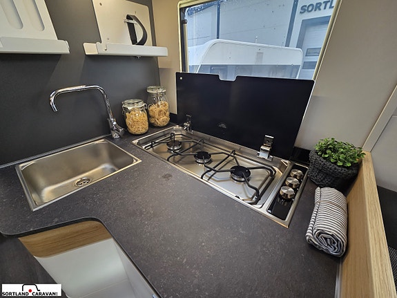 Adria MATRIX PLUS 670 DL 21 of 30