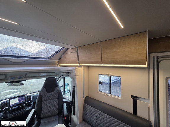 Adria MATRIX PLUS 670 DL 17 of 30