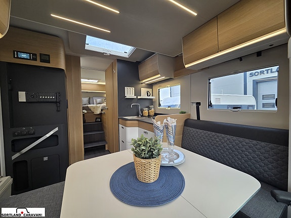 Adria MATRIX PLUS 670 DL 14 of 30