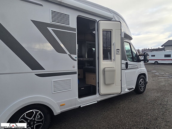 Adria MATRIX PLUS 670 DL 11 of 30